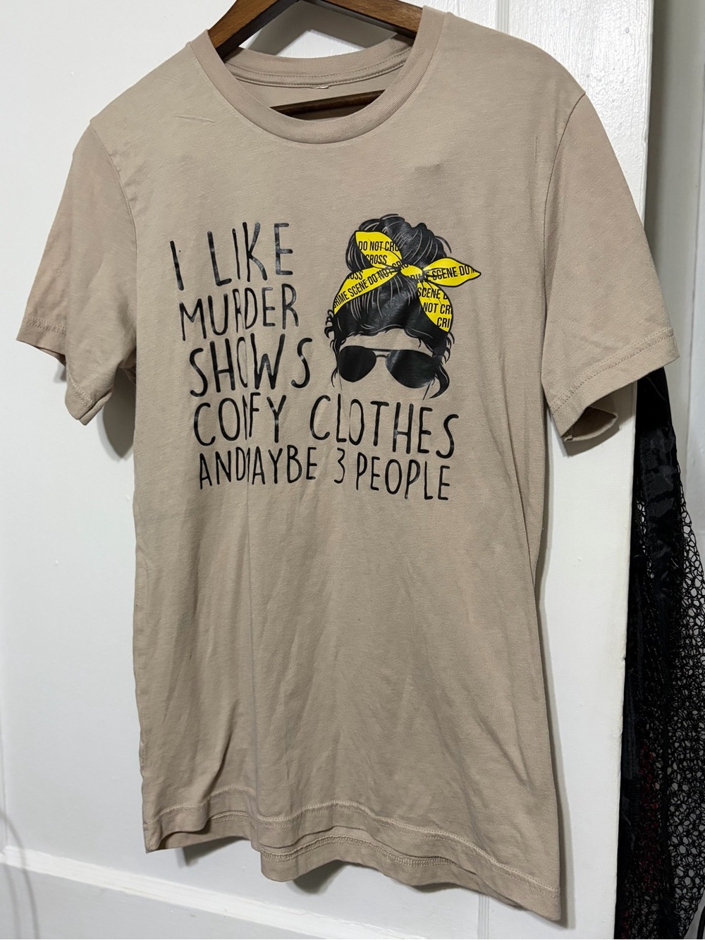 Graphic Short Sleeve Tee in Beige with Yellow Accent